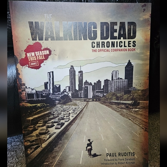 The Walking Dead Book One - Picture 3 of 3